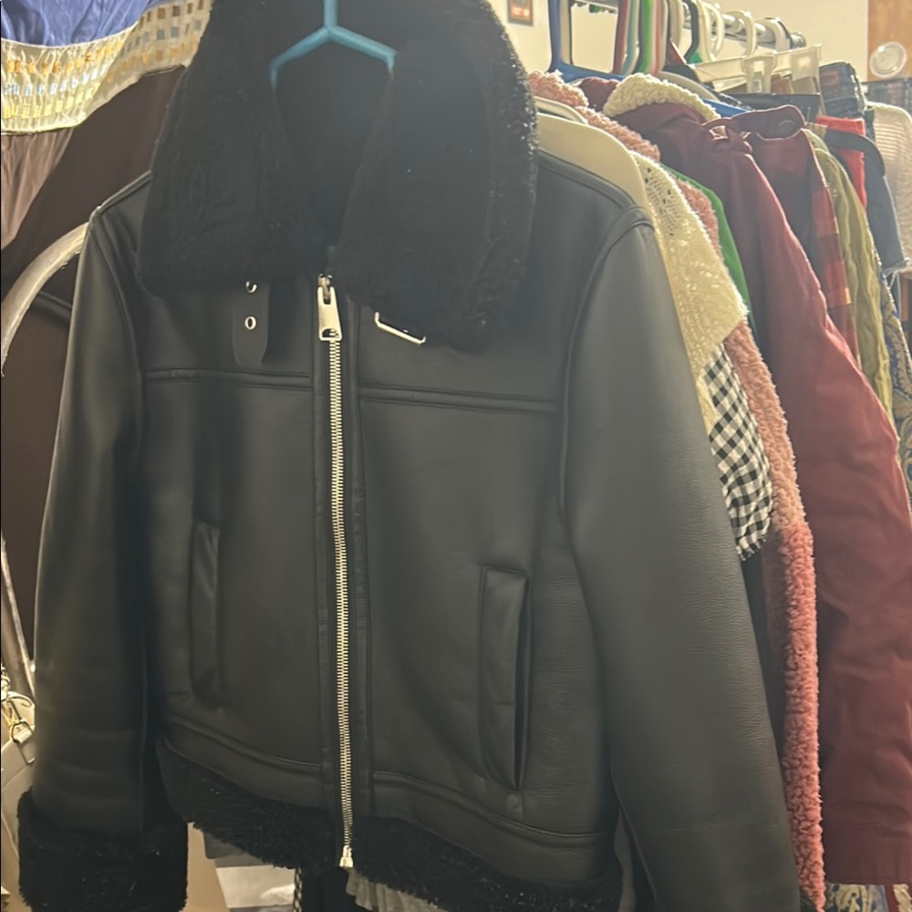 Mango Black Puffer Jacket with Insulated Design